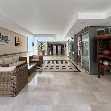 3br Valley Dreamhouse -solarium Terrace Aircon & Parking Apartment