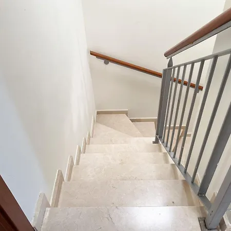 3br Valley Dreamhouse -solarium Terrace Aircon & Parking Apartment *