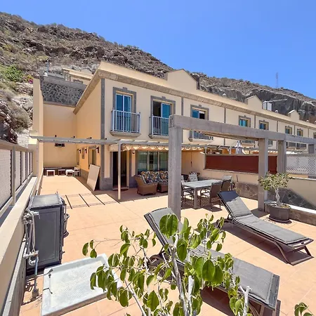 Apartment 3br Valley Dreamhouse -solarium Terrace Aircon & Parking